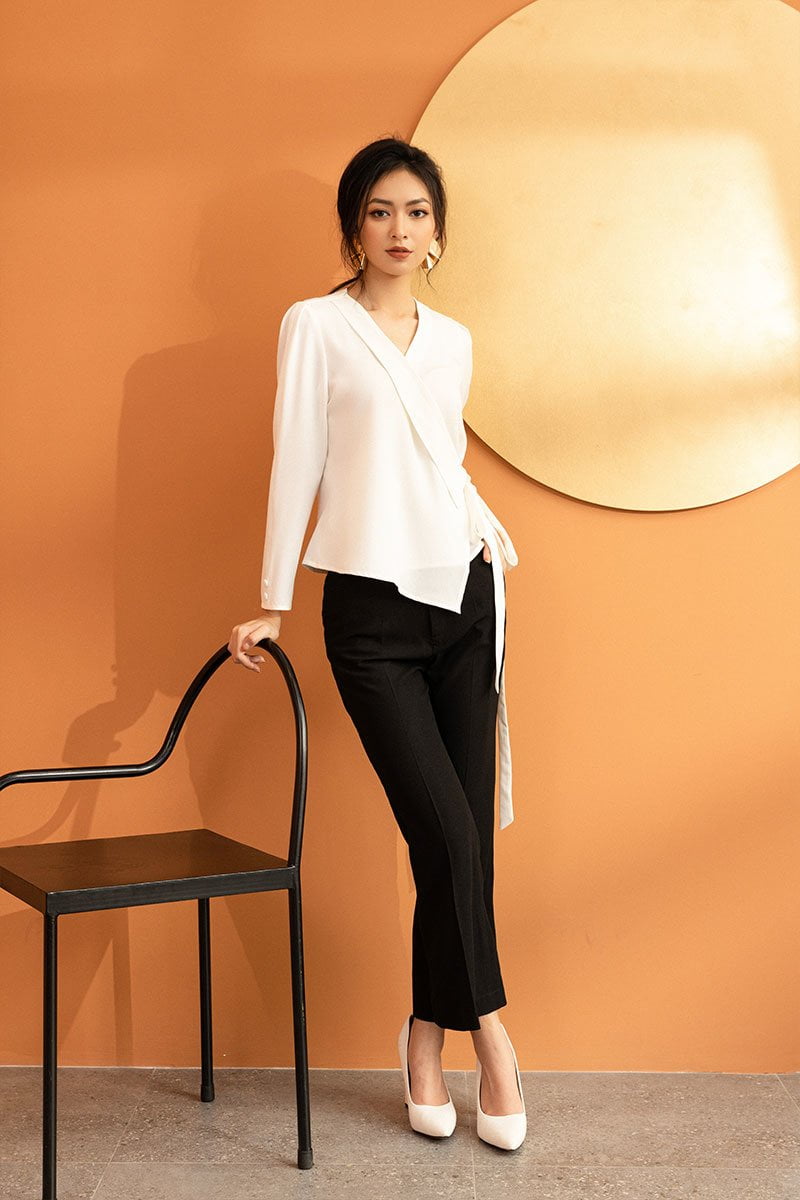 cô nàng công sở thanh lịch khi kết hợp áo sơ mi và quần âu