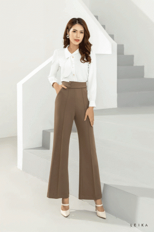 mặc áo sơ mi trắng