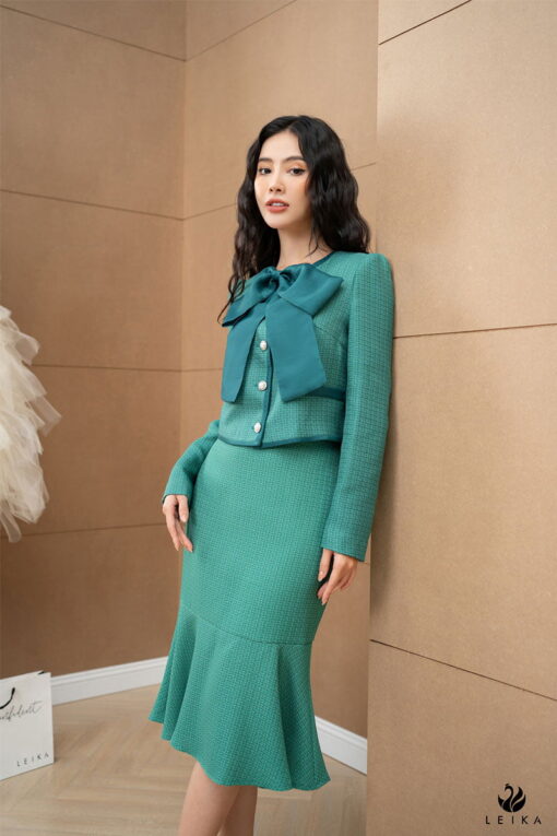 phối áo với chân váy dài