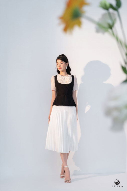 phối đồ với chân váy xếp ly