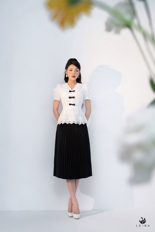 phối đồ với chân váy xếp ly