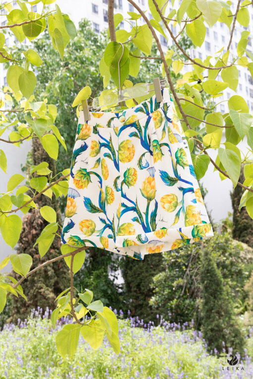 Quần soóc in hoa gấp gấu