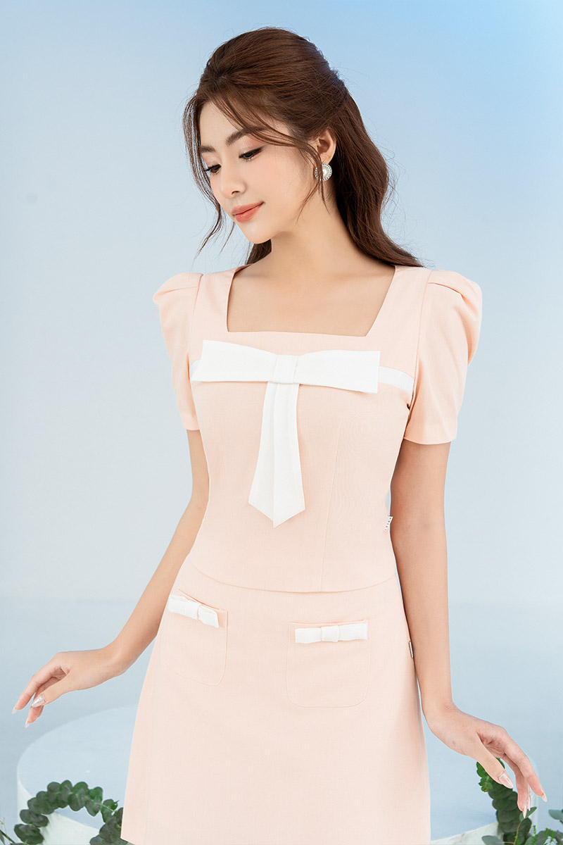 Áo kiểu croptop đính nơ ngực