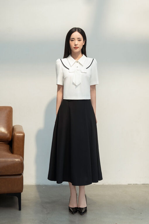 Chân váy xoè xếp ly to đính cúc