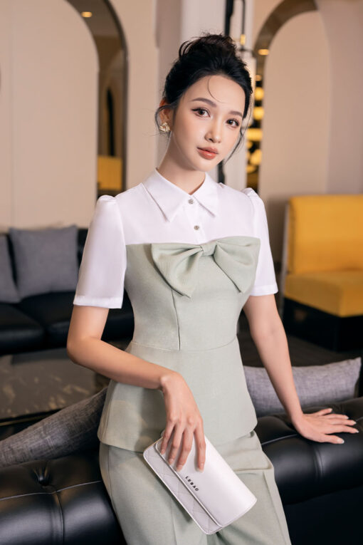 Áo kiểu can phối ngực đính nơ