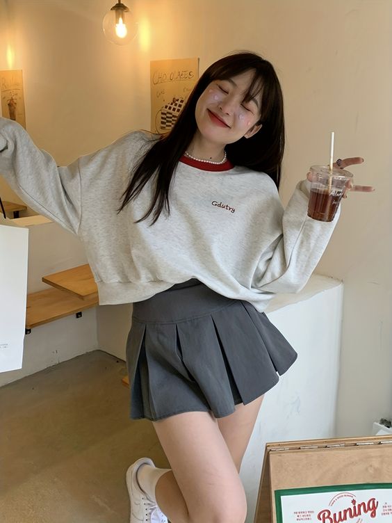 Gợi ý 10 cách phối đồ với áo thun tay dài nữ cho nàng thơ mùa thu đông