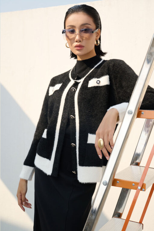 Áo khoác len cổ tròn phối nẹp gấu