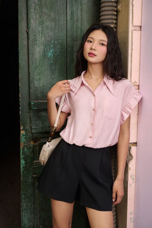 Quần sooc hông cạp xếp điệu