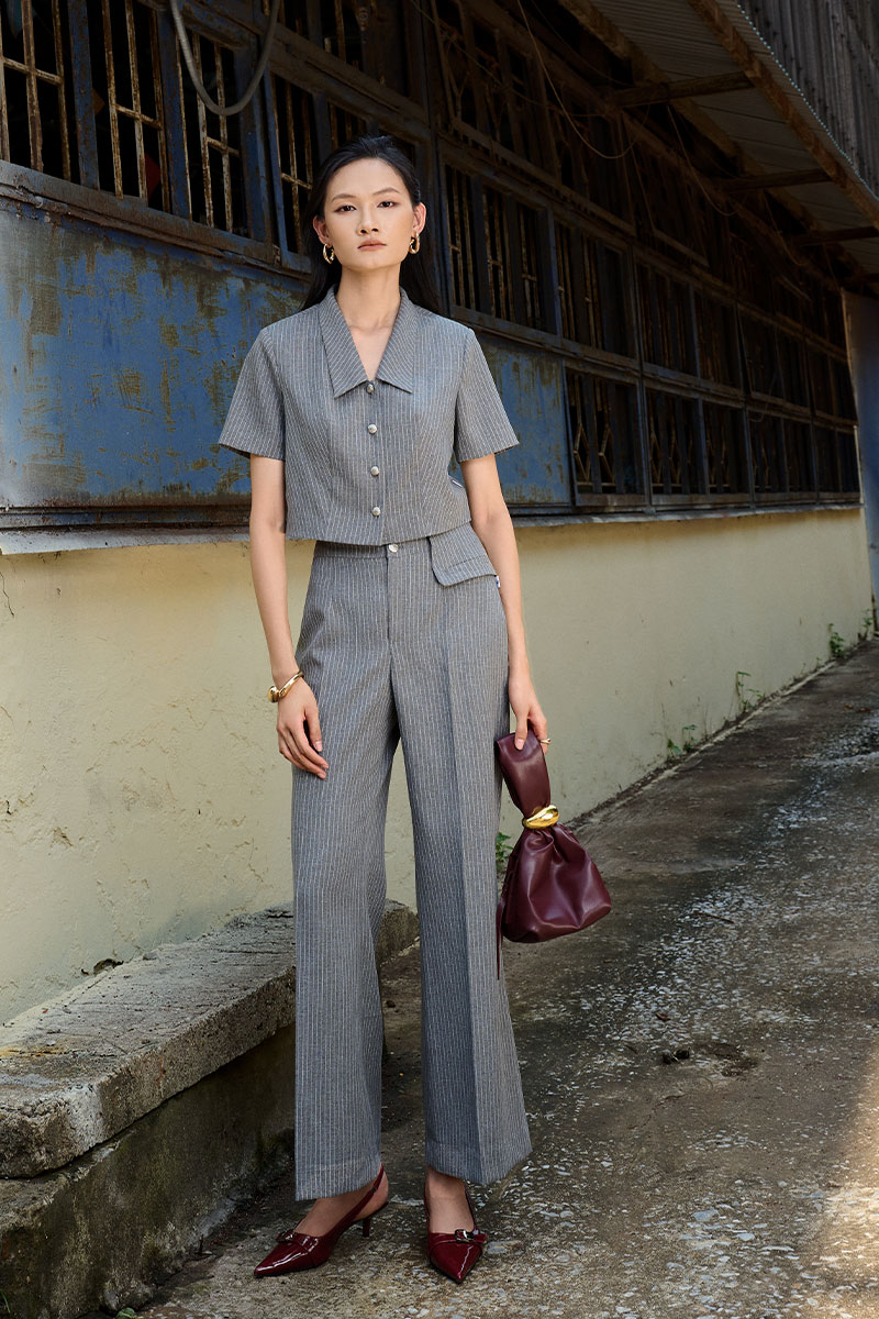 Quần loe kẻ bong hông bổ cơi 1 bên