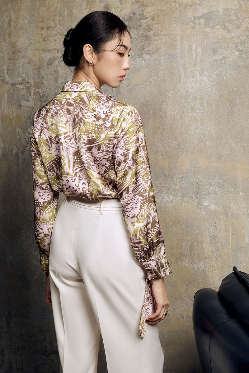 Áo sơ mi họa tiết cổ đức V thắt nơ