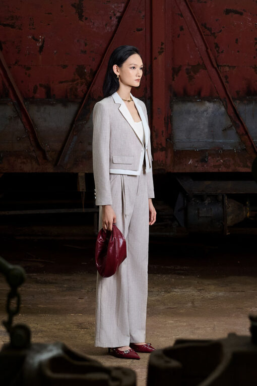 Áo vest dáng ngắn ve cổ phối trắng