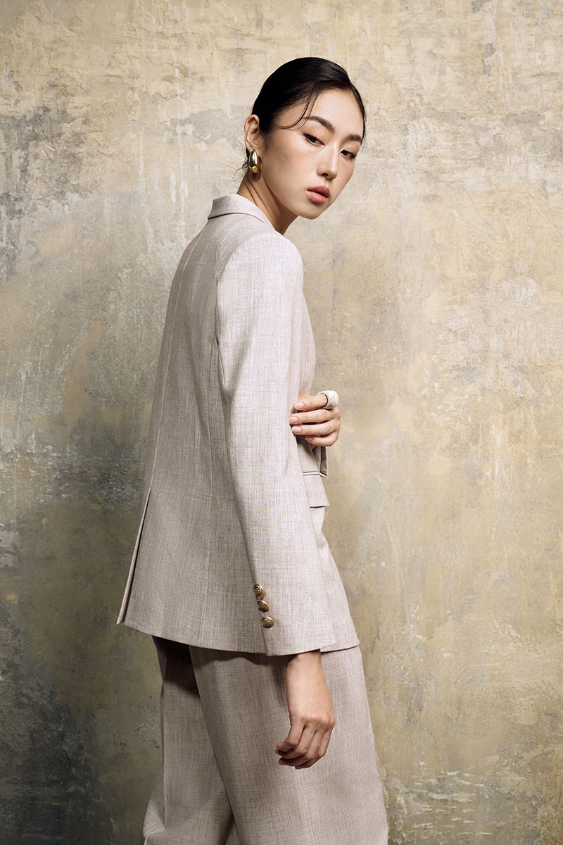 Áo vest suông cổ ve điệu can vai