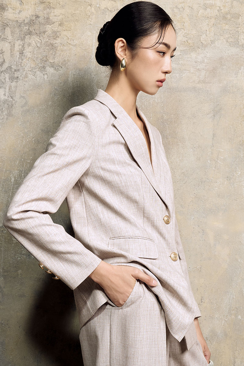 Áo vest suông cổ ve điệu can vai