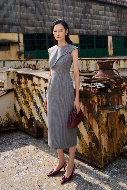 Đầm ôm vạt ngực bong chéo