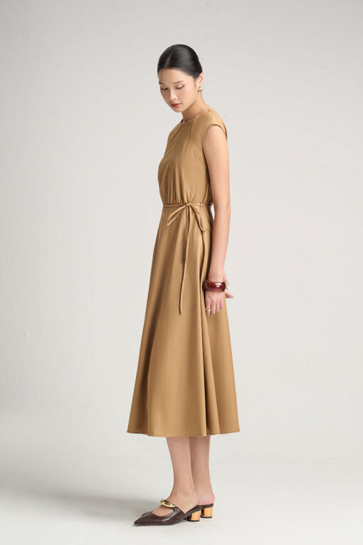 Đầm xoè nhúm eo, bong lưng