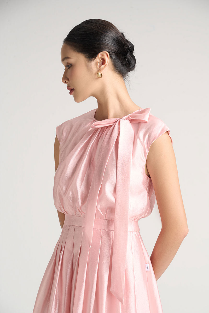 Đầm xoè nơ cổ xếp ly eo