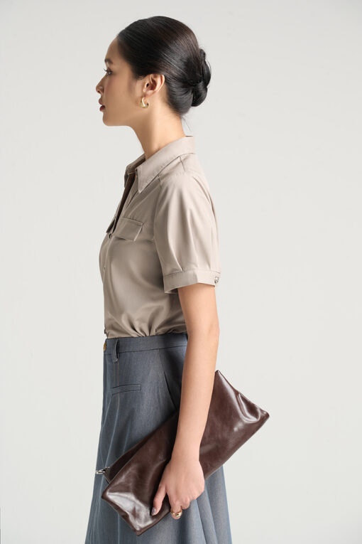 Sơ mi CT cổ V trước nắp túi ngực