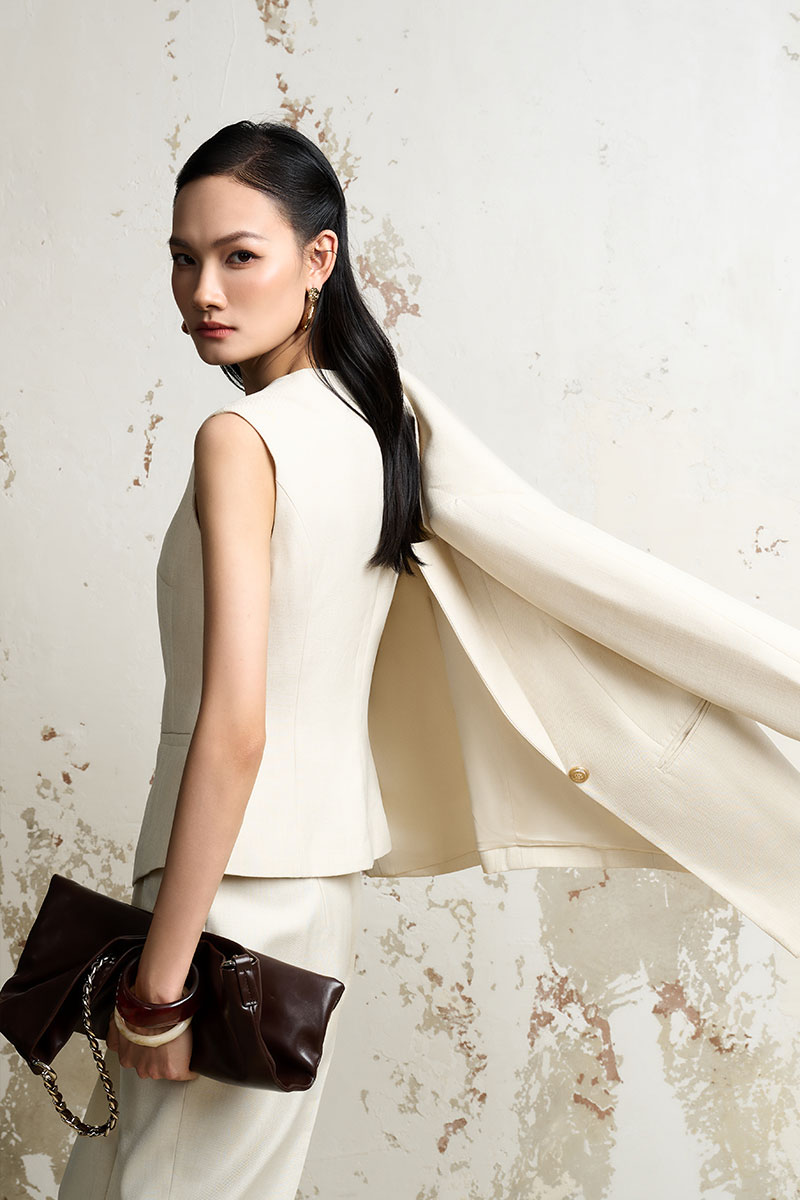 Áo gile cổ V thân bổ mảnh 1 hàng cúc