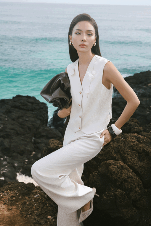 Áo kiểu SN cổ V đính dây hoa