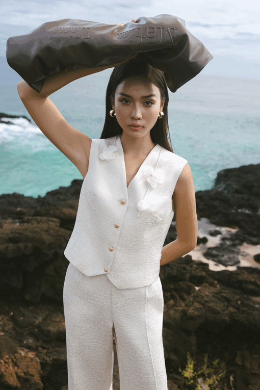 Áo kiểu SN cổ V đính dây hoa