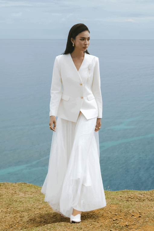 Áo vest dáng ôm nẹp cong ngực cài hoa rum