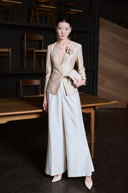 Áo vest ôm không cổ hoa cài ngực