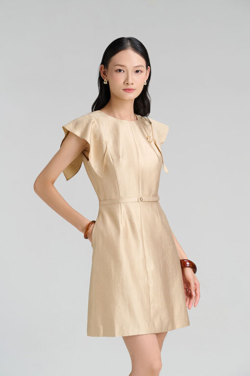 Đầm A tay bong ngực đính cúc trang trí