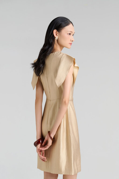 Đầm A tay bong ngực đính cúc trang trí