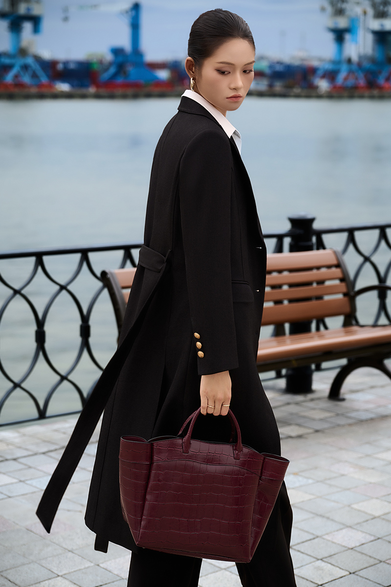 Áo khoác dài cài xích trang trí