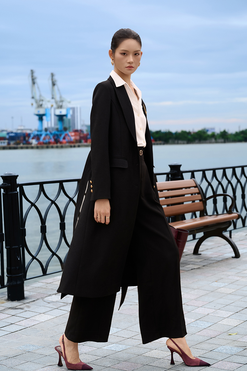 Áo khoác dài cài xích trang trí