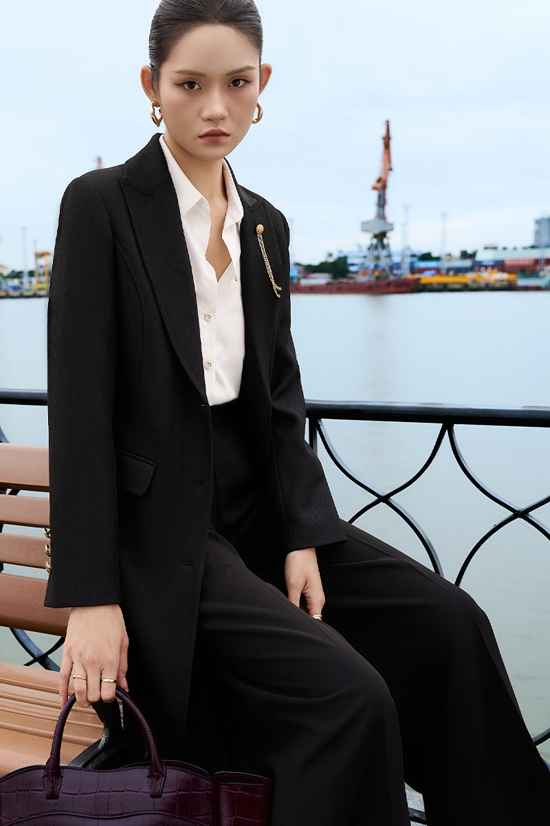 Áo khoác dài cài xích trang trí