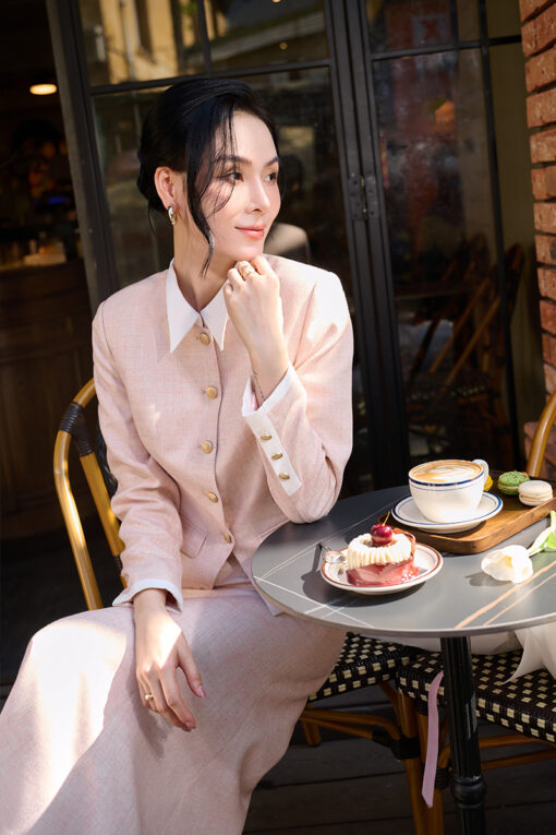 Áo khoác text cổ phối cách điệu