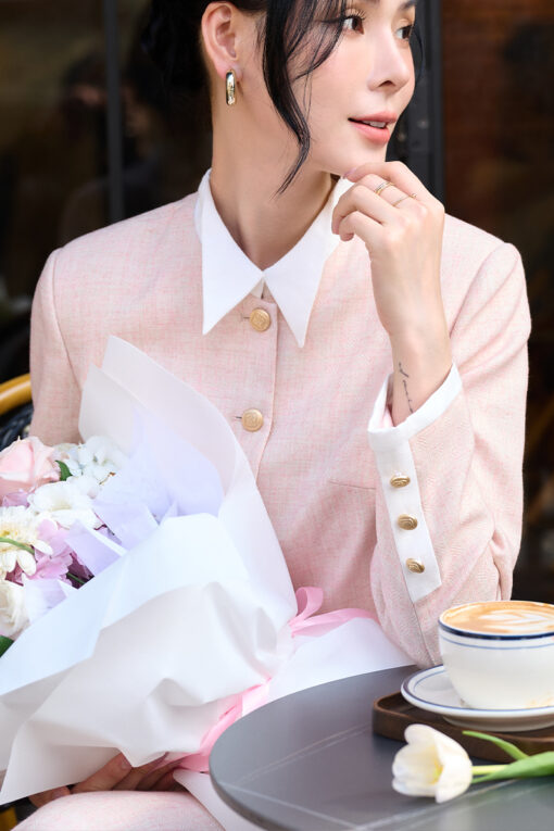 Áo khoác text cổ phối cách điệu