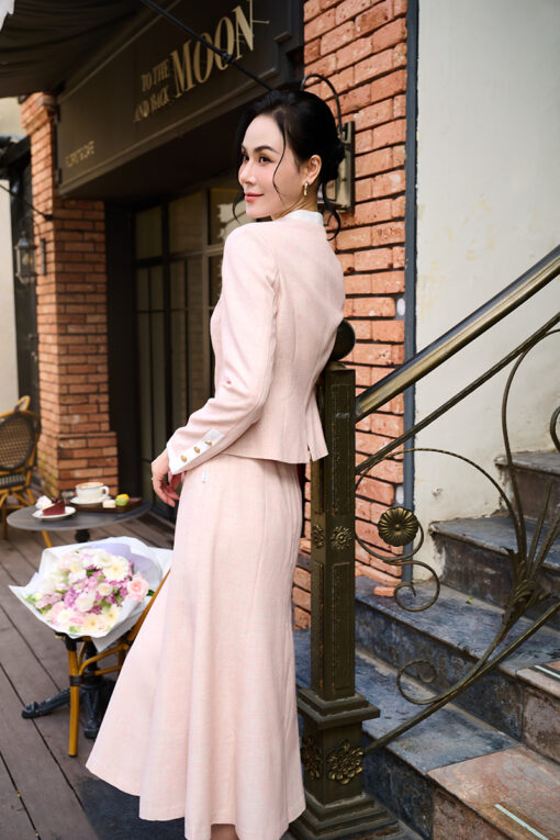 Áo khoác text cổ phối cách điệu