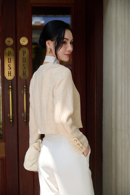 Áo kiểu croptop vạt lệch tay đính cúc