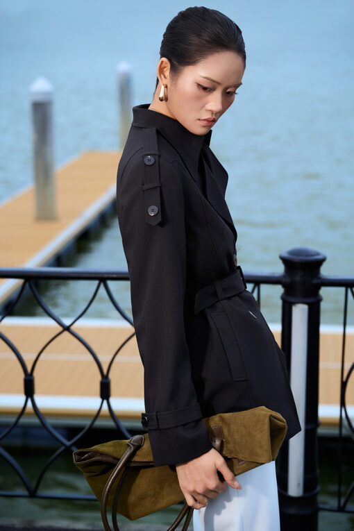 Áo măng tô dáng lửng cá vai chờm tay