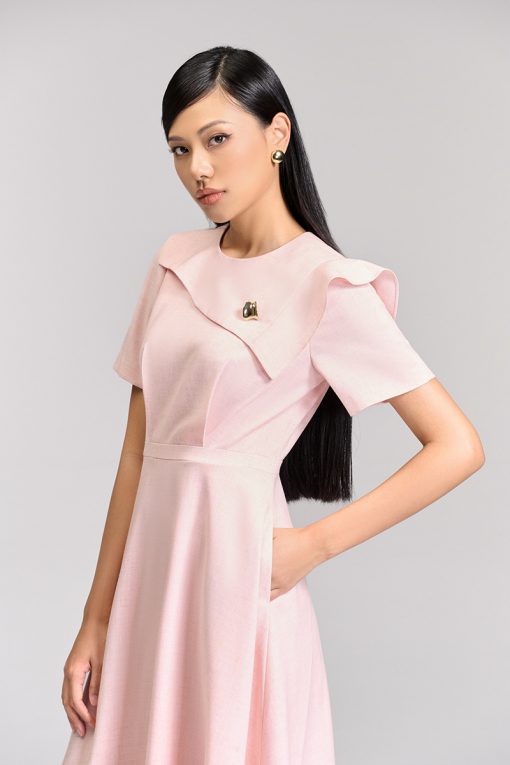 Đầm xoè bong ngực đính cúc trang trí