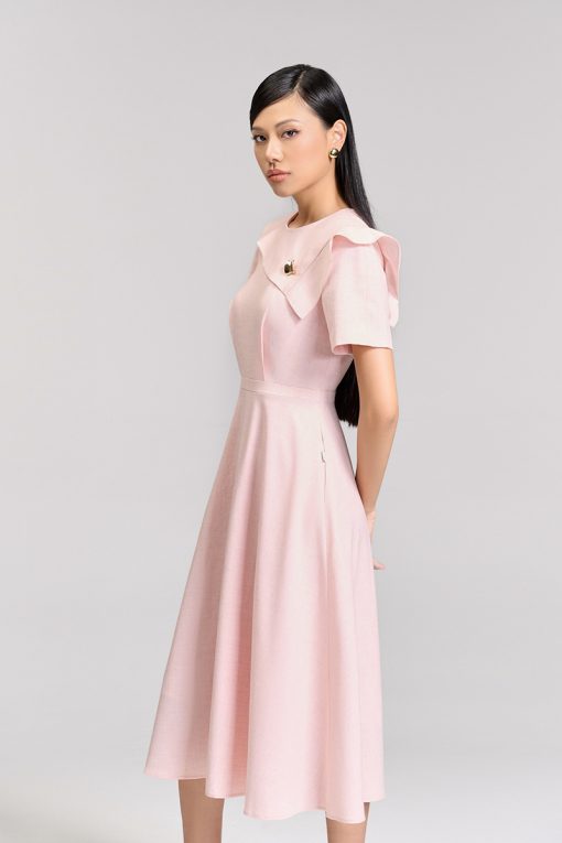 Đầm xoè bong ngực đính cúc trang trí