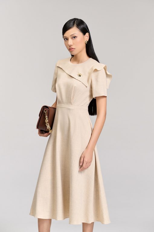 Đầm xoè bong ngực đính cúc trang trí