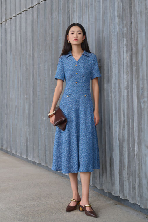 Đầm xoè cổ không chân mở V cá cơi đính cúc