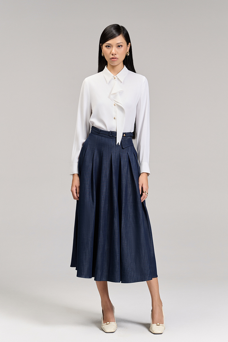 Chân váy xoè xếp ly đai trước kẹp sườn đính cúc