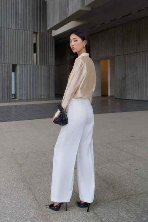 Quần loe ốp bong hông đính cúc