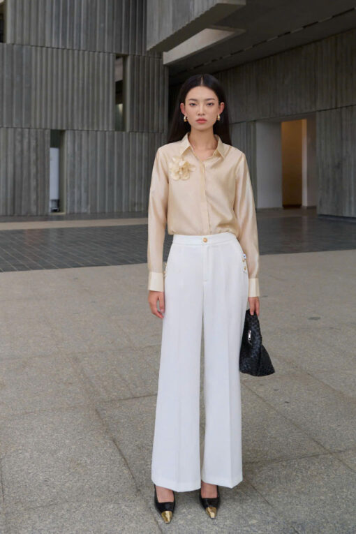 Quần loe ốp bong hông đính cúc