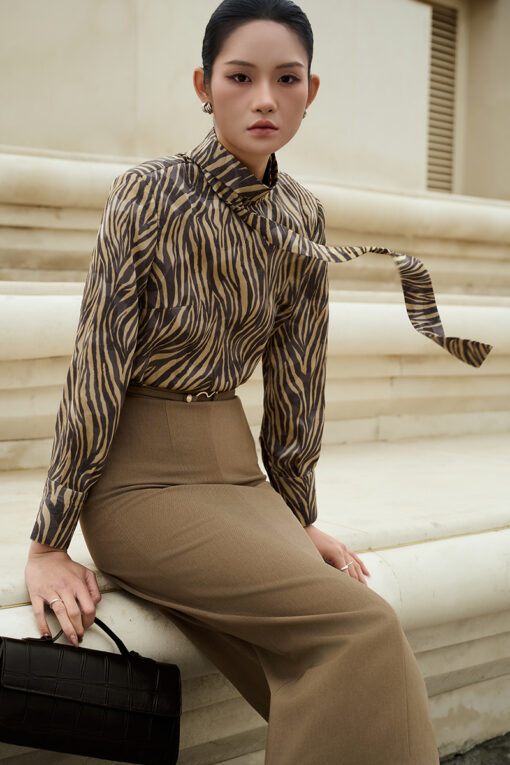 Sơ mi DT hoạ tiết cổ cao, buộc nơ