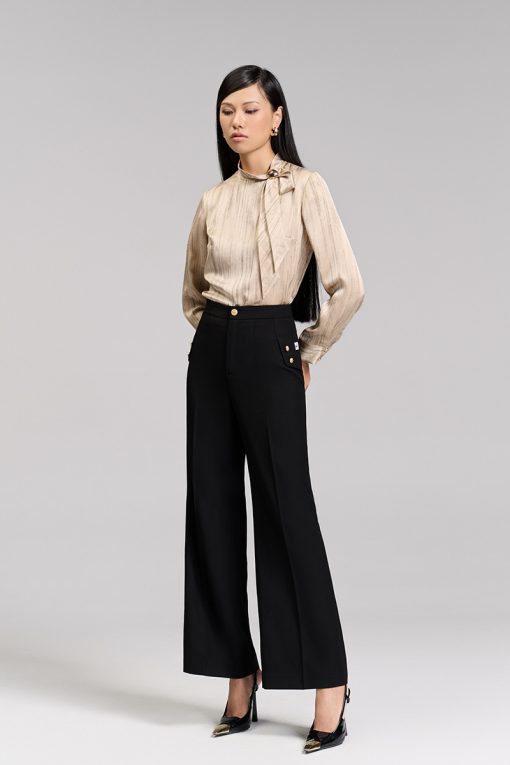 Sơ mi DT hoạ tiết, cổ tạo nơ đính tag TT