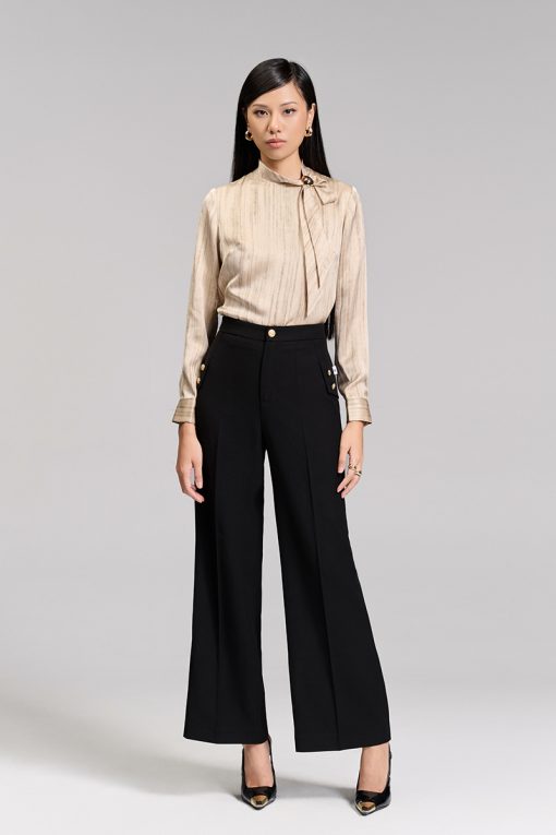 Quần loe ốp bong hông đính cúc