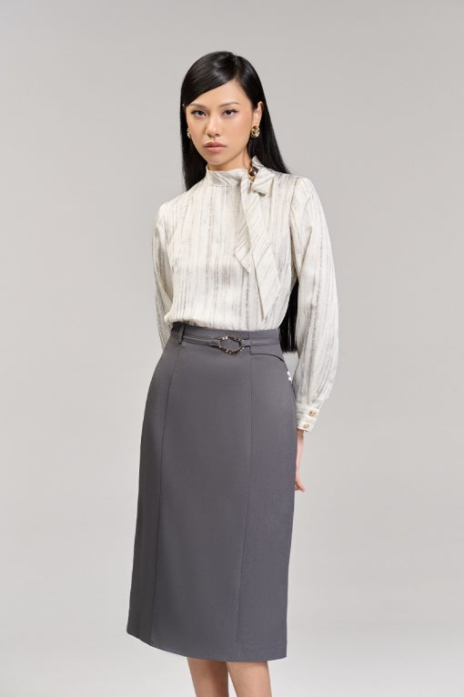 Chân váy suông kẹp đai trang trí