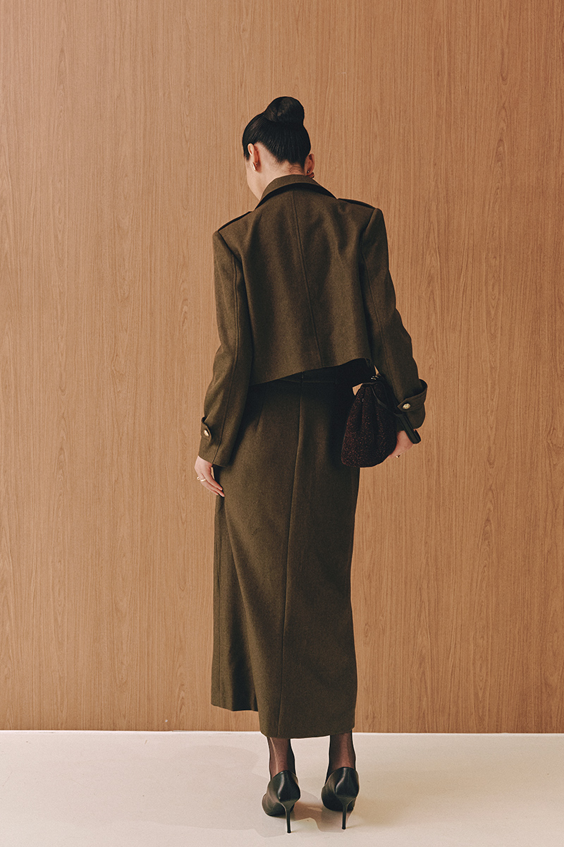 Áo khoác ngắn khóa đồng túi cơi