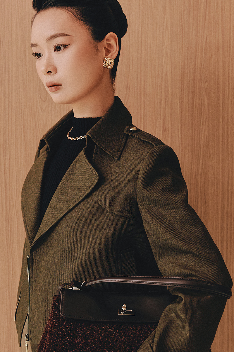 Áo khoác ngắn khóa đồng túi cơi