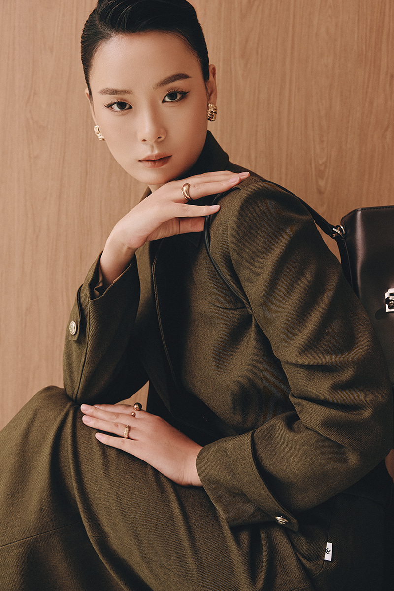 Áo khoác ngắn khóa đồng túi cơi